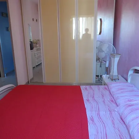 玛丽亚焦万娜公寓 *